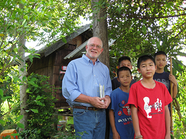 Randy with orphans at a Northern Thailand orphanage.